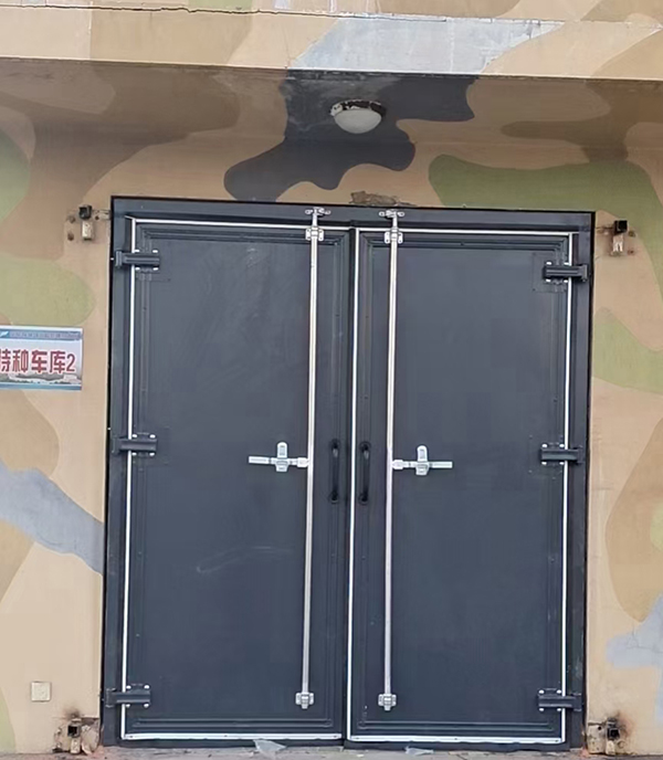 若羌工业平开门