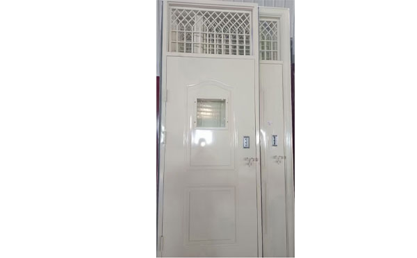 若羌学校教室门