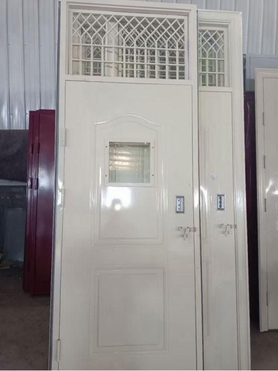 若羌学校教室门 若羌学校教室门