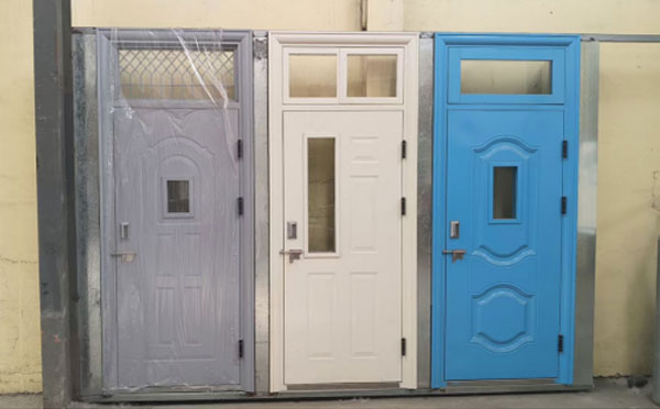 若羌学校教室门