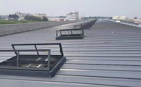 某中学室内体育馆若羌排烟窗改造项目