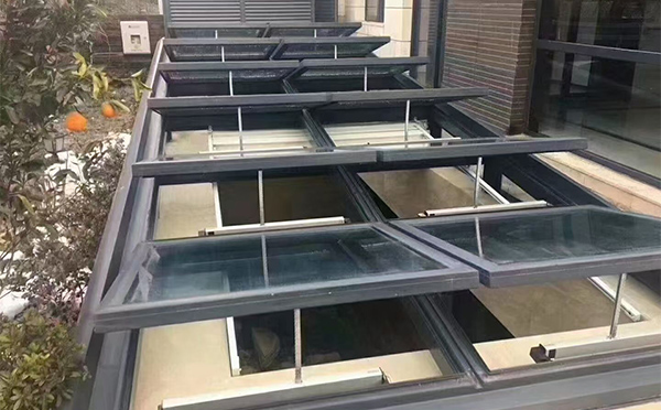 某轨道交通车辆维修车间若羌排烟窗应用