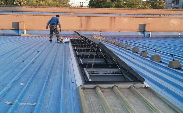 某区域性物流仓储中心若羌排烟窗系统安装项目