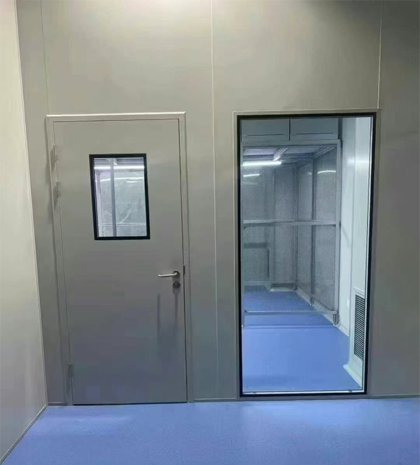 学校教学楼完成若羌防火门标准化安装